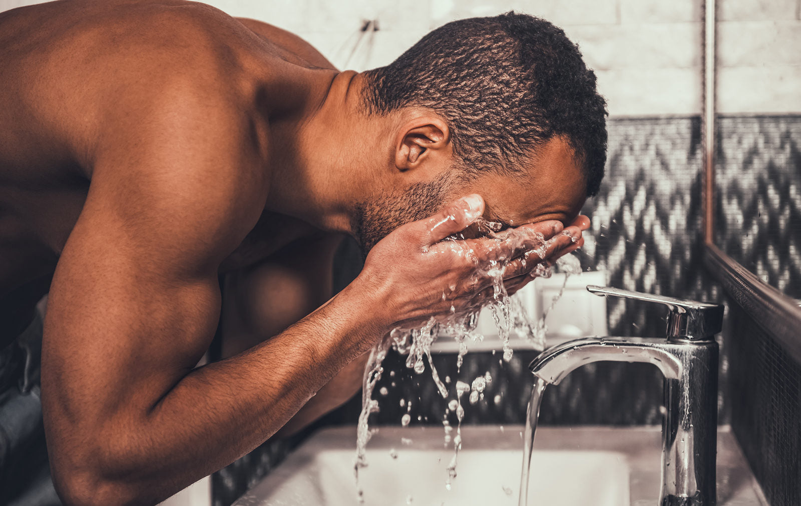 Why & How Men Should Scrub Their Faces