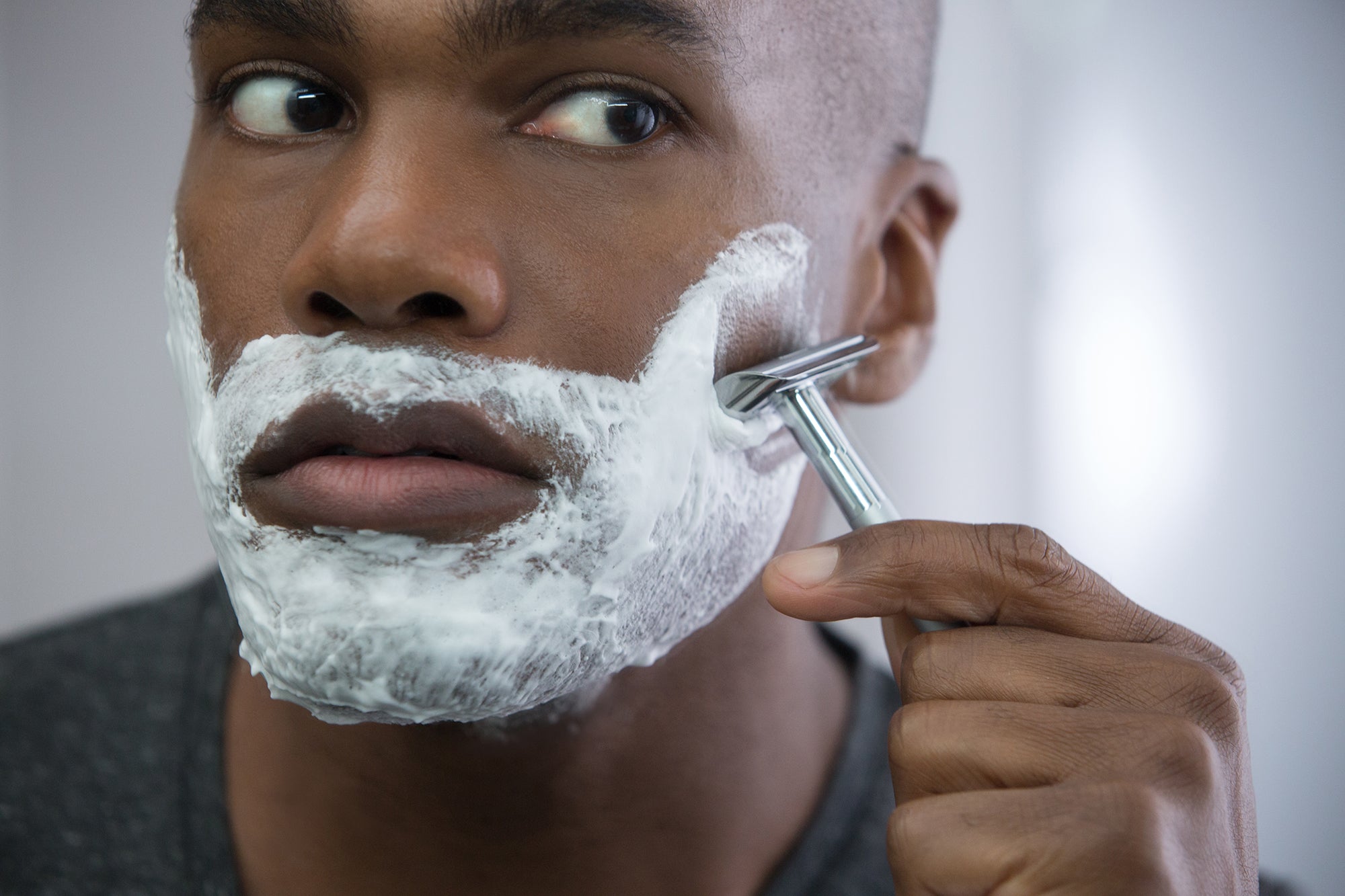 How To Get Rid Of Painful Razor Burn And Ingrown Hairs Fast With These Pro Tips